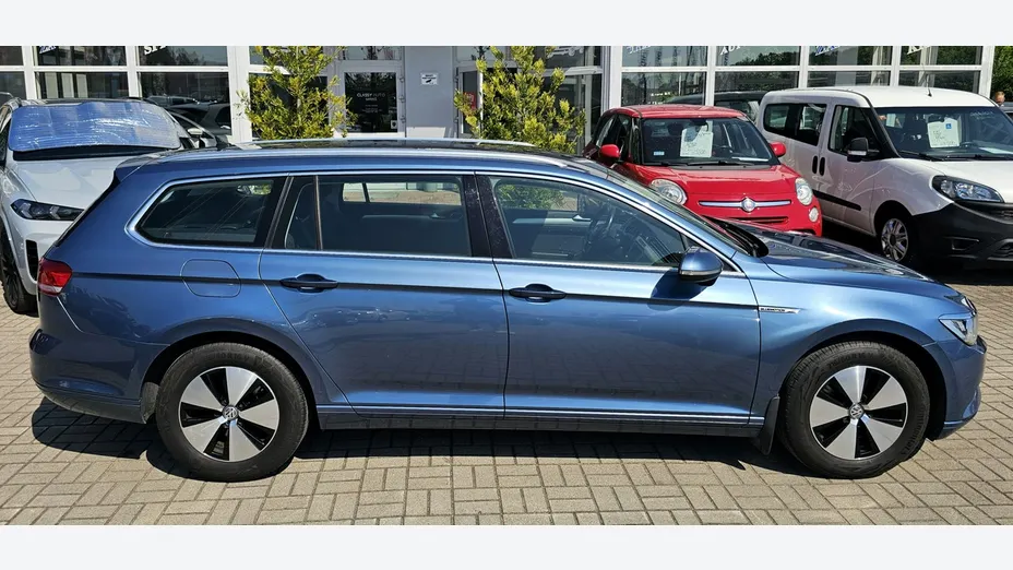 VOLKSWAGEN Passat -