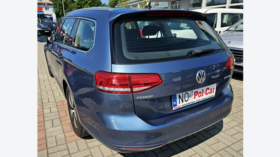 VOLKSWAGEN Passat -