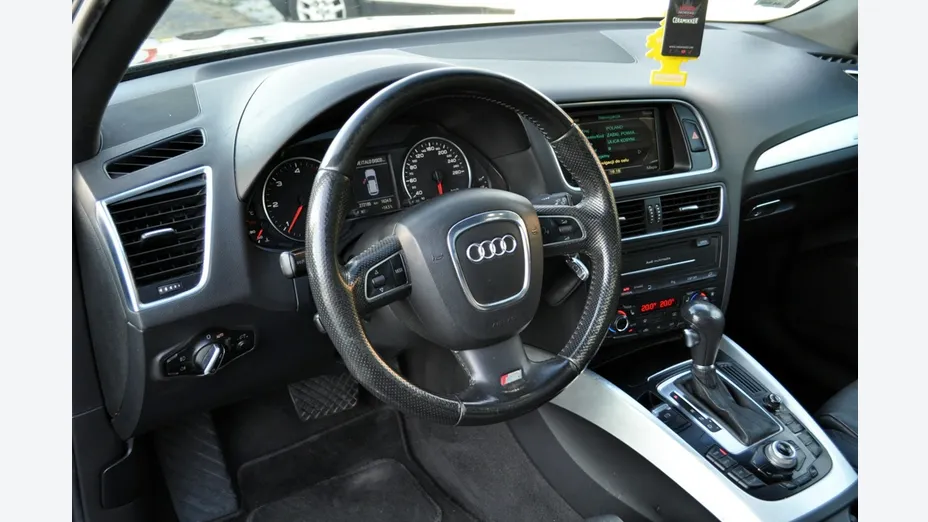 AUDI Q5 -