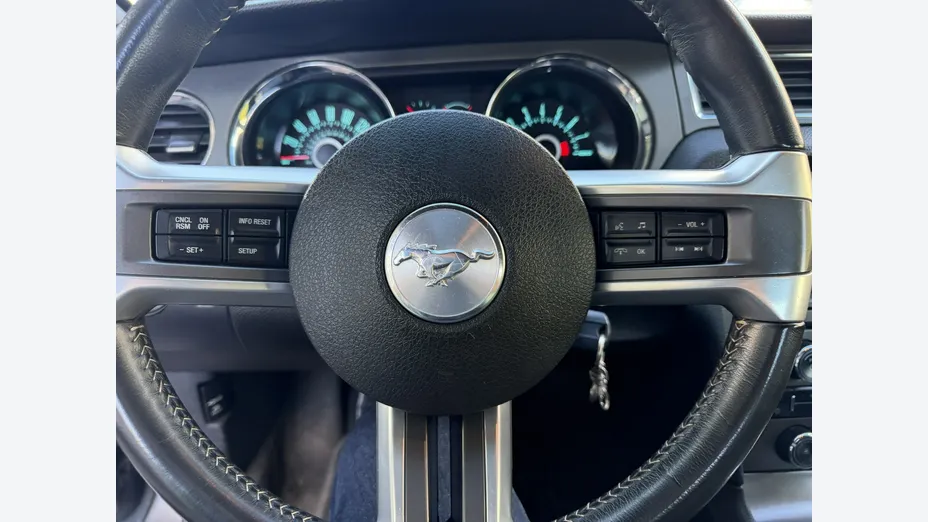 FORD Mustang -