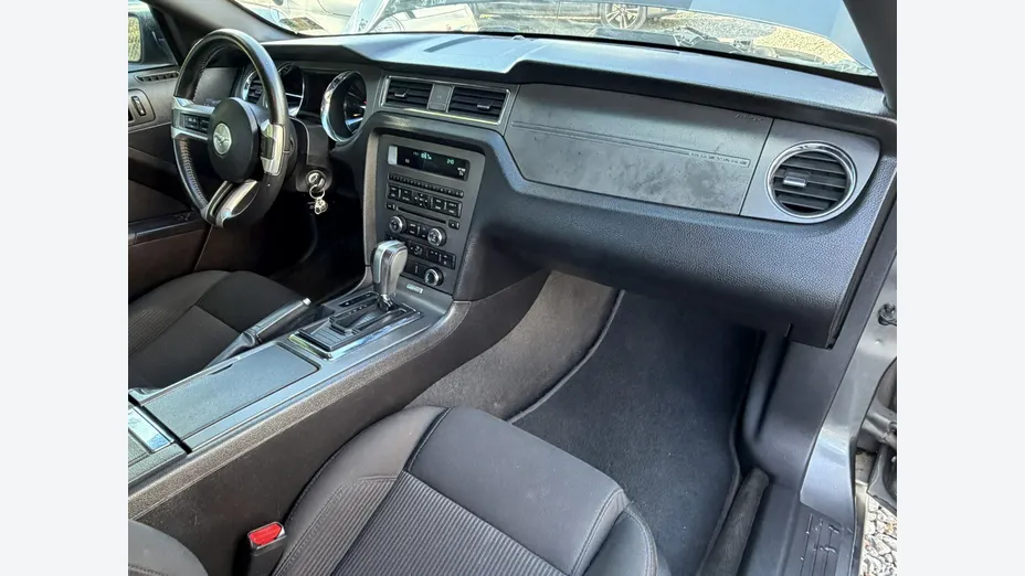FORD Mustang -