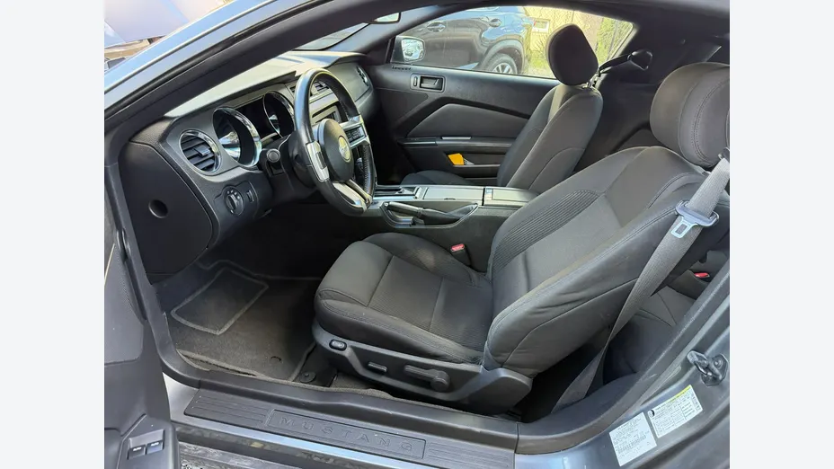FORD Mustang -