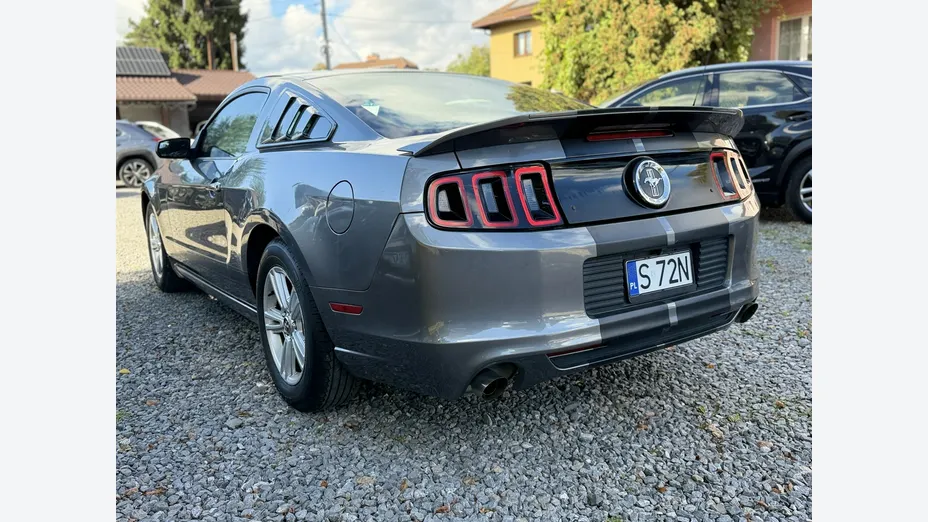 FORD Mustang -