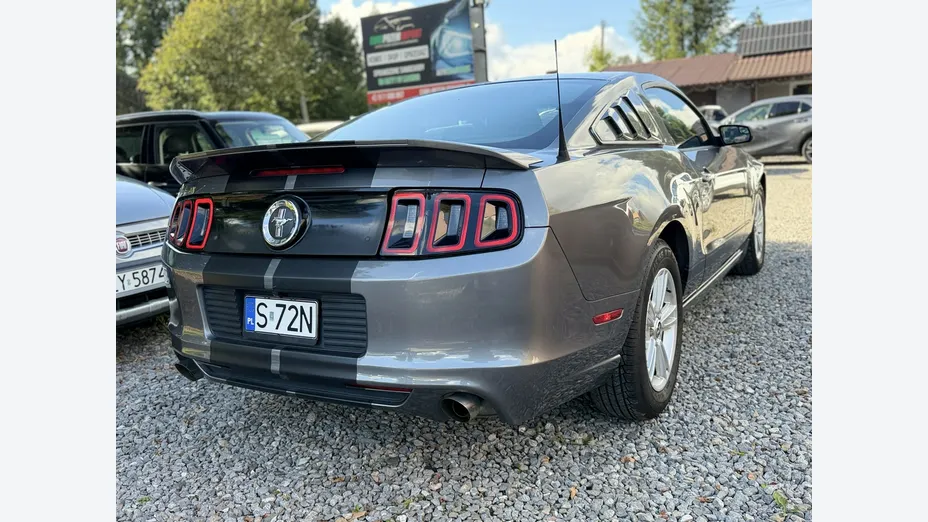 FORD Mustang -