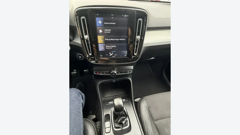 VOLVO XC40 -