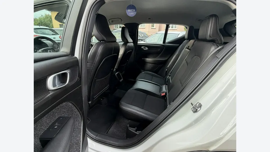 VOLVO XC40 -