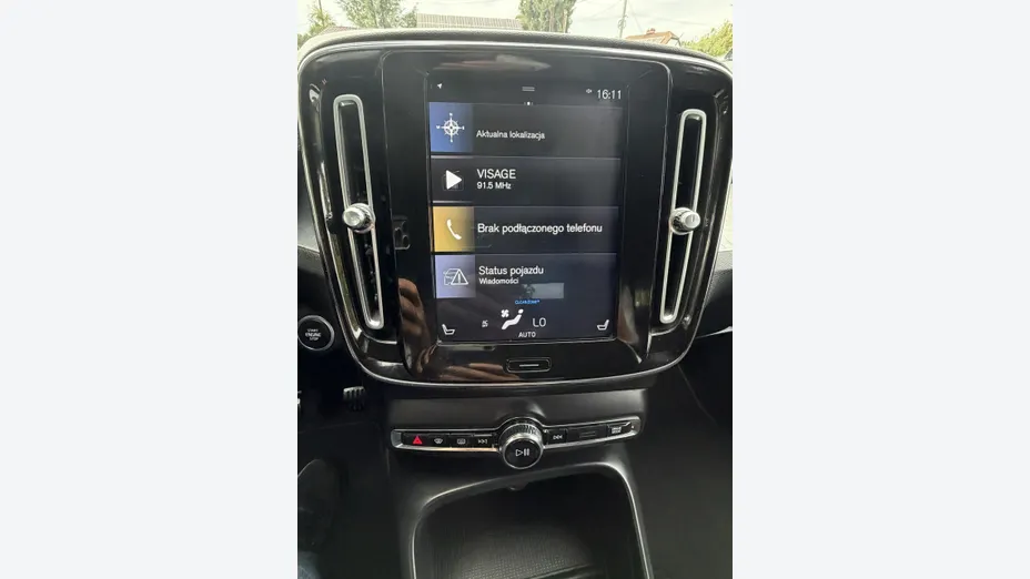 VOLVO XC40 -