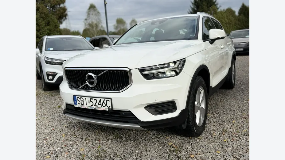 VOLVO XC40 -