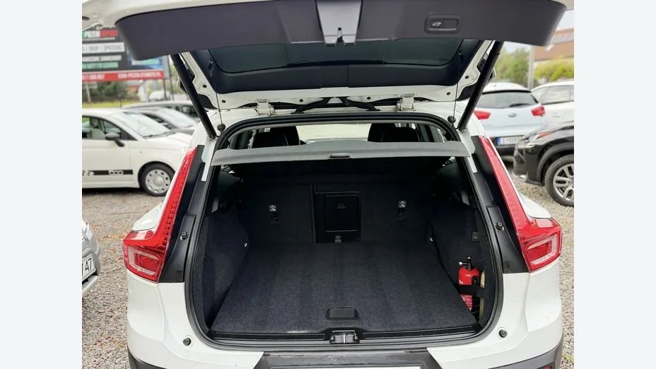 VOLVO XC40 -