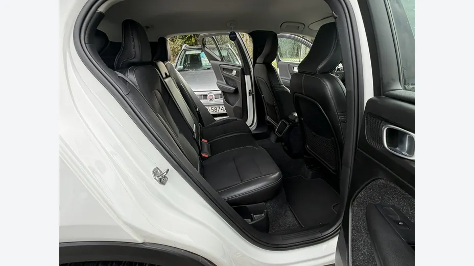 VOLVO XC40 -