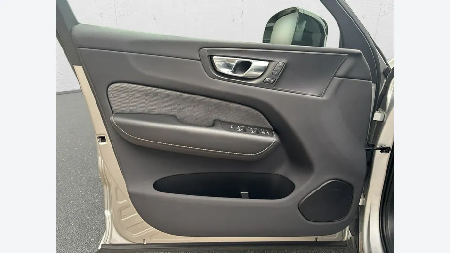 VOLVO XC60 -