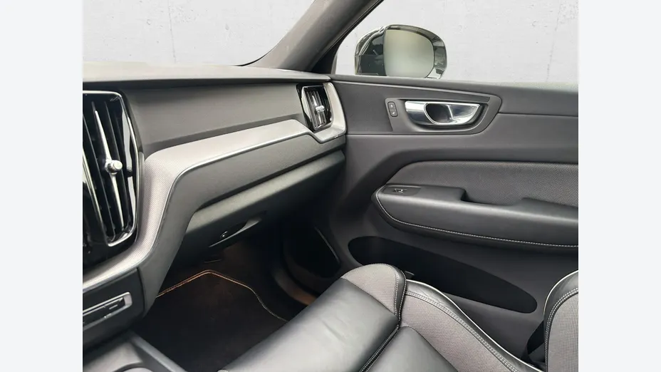 VOLVO XC60 -
