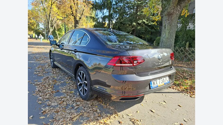 VOLKSWAGEN Passat -