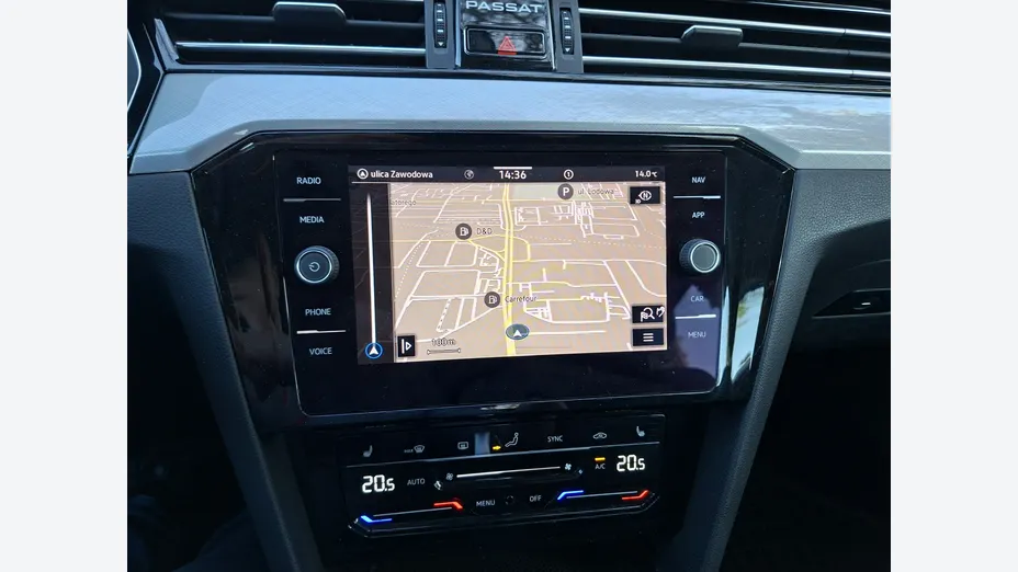 VOLKSWAGEN Passat -