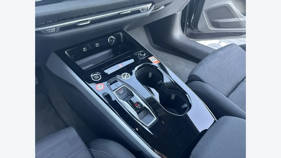 AUDI A6 -