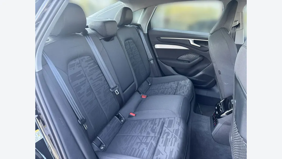 AUDI A6 -