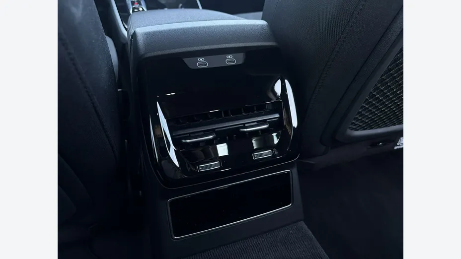 AUDI A6 -