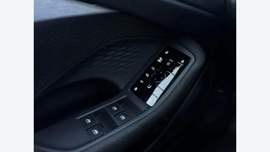 AUDI A6 -