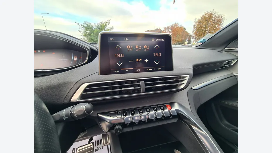 PEUGEOT 3008 -