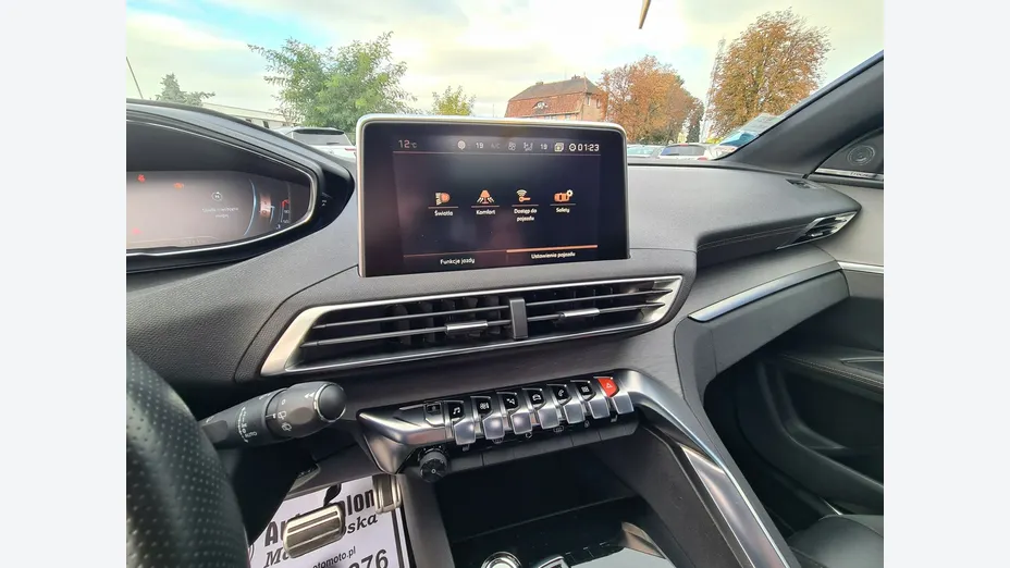 PEUGEOT 3008 -