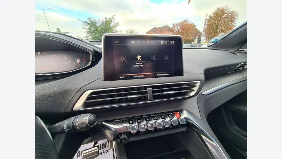 PEUGEOT 3008 -