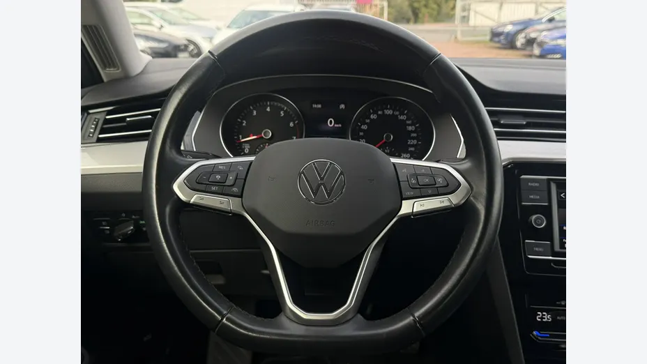 VOLKSWAGEN Passat -