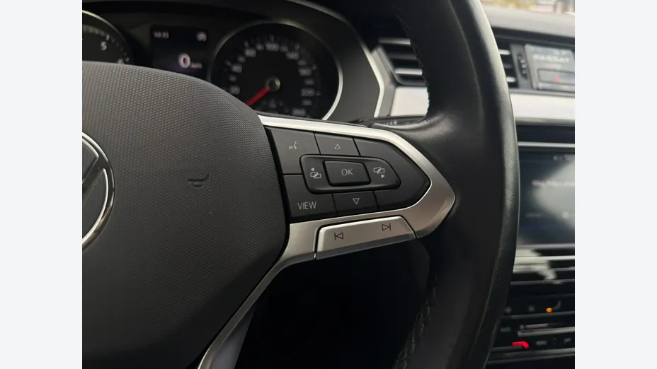 VOLKSWAGEN Passat -
