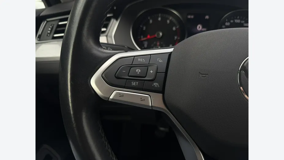 VOLKSWAGEN Passat -