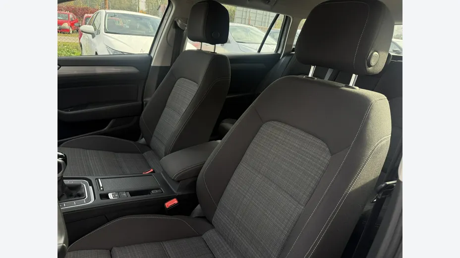 VOLKSWAGEN Passat -