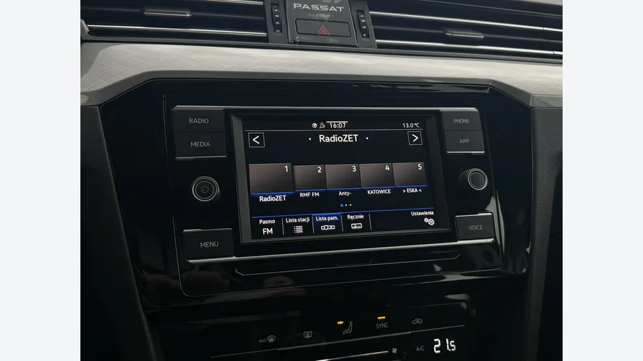 VOLKSWAGEN Passat -