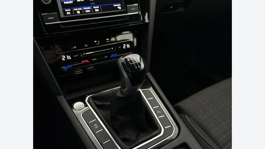 VOLKSWAGEN Passat -