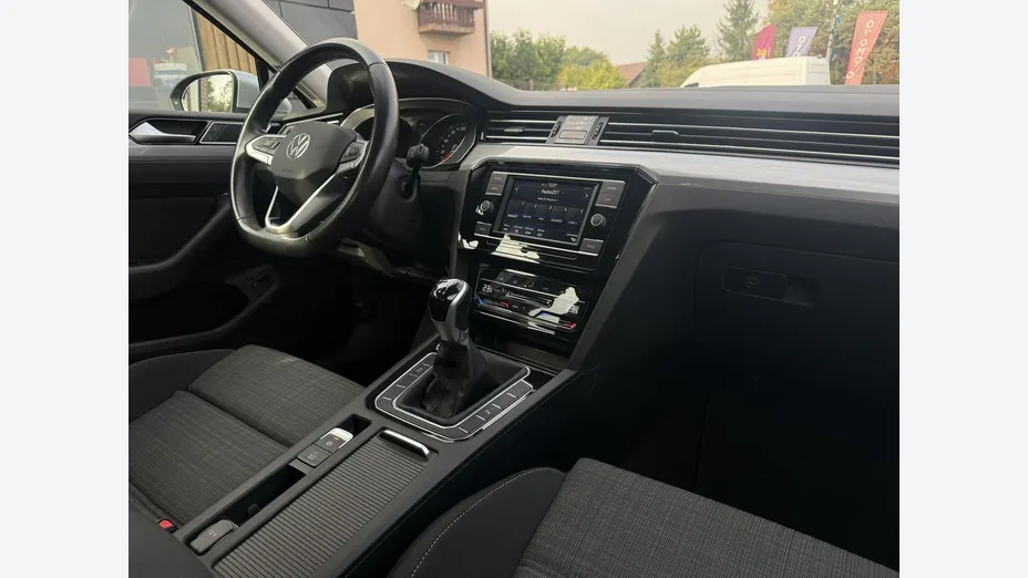 VOLKSWAGEN Passat -