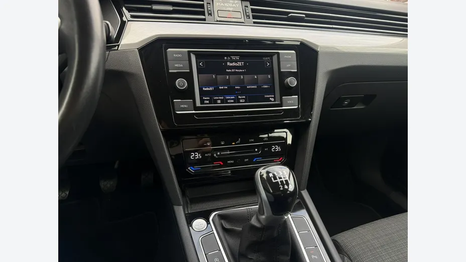 VOLKSWAGEN Passat -