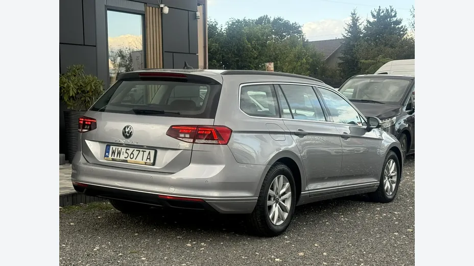 VOLKSWAGEN Passat -