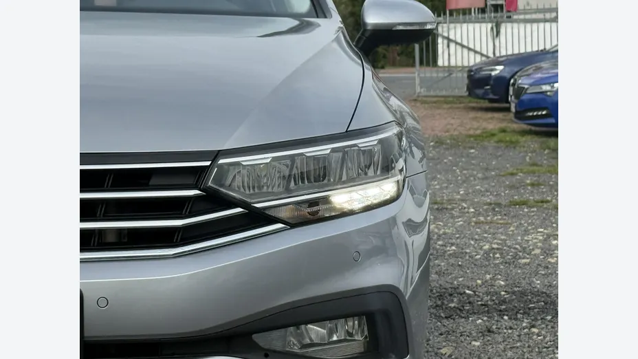 VOLKSWAGEN Passat -