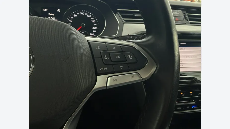 VOLKSWAGEN Passat -
