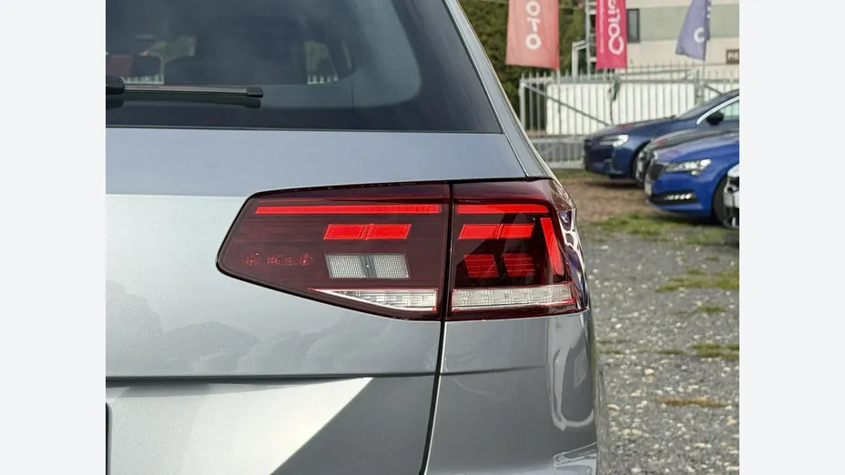 VOLKSWAGEN Passat -