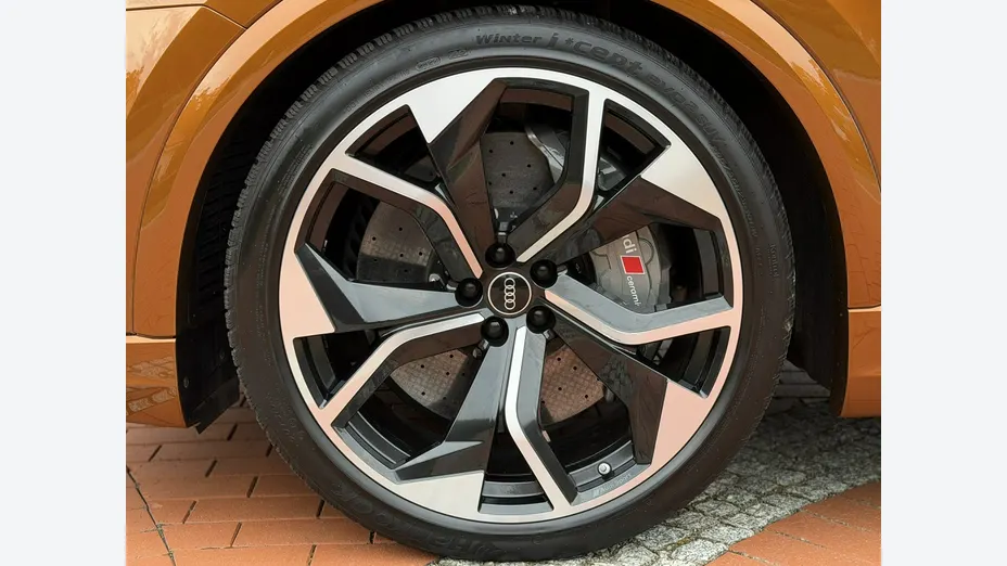 AUDI RS Q8 -
