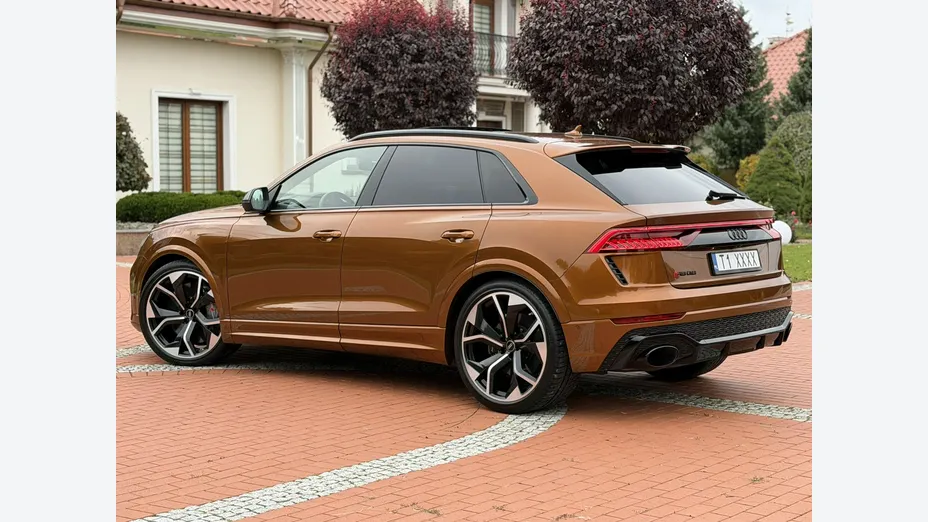 AUDI RS Q8 -