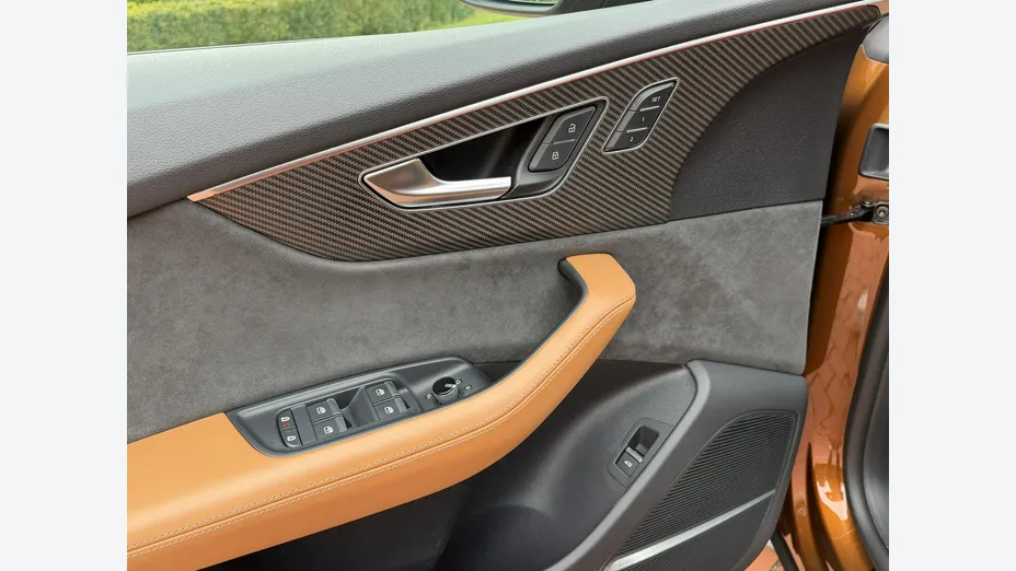 AUDI RS Q8 -