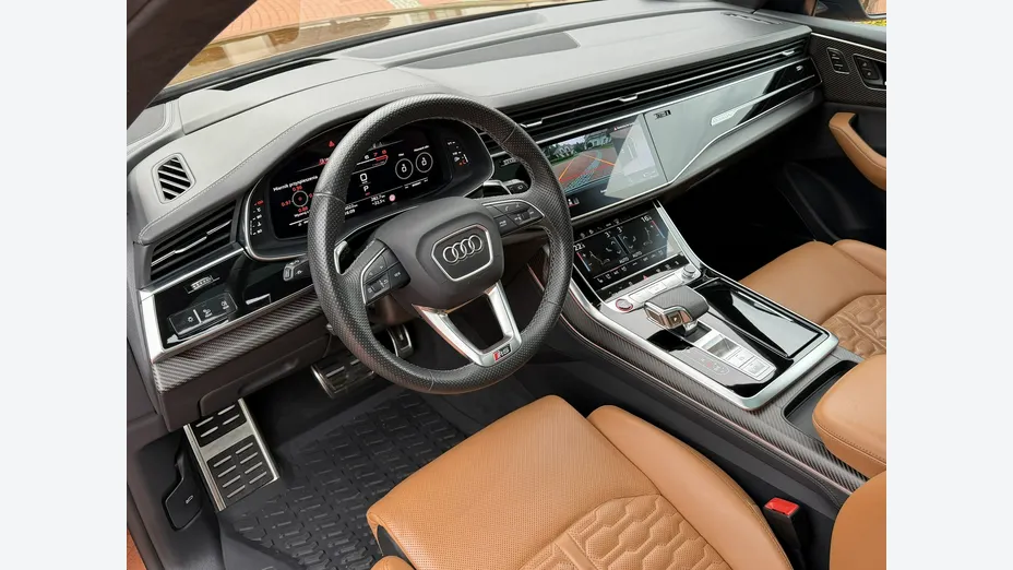 AUDI RS Q8 -