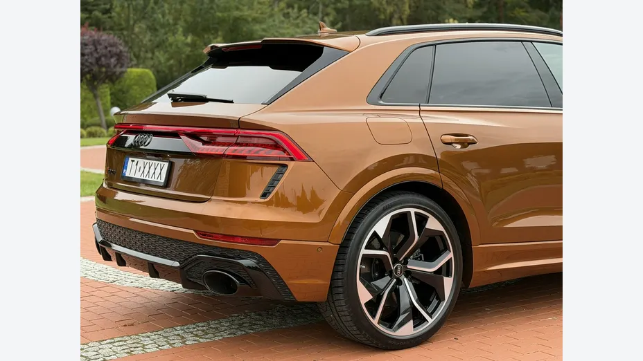 AUDI RS Q8 -