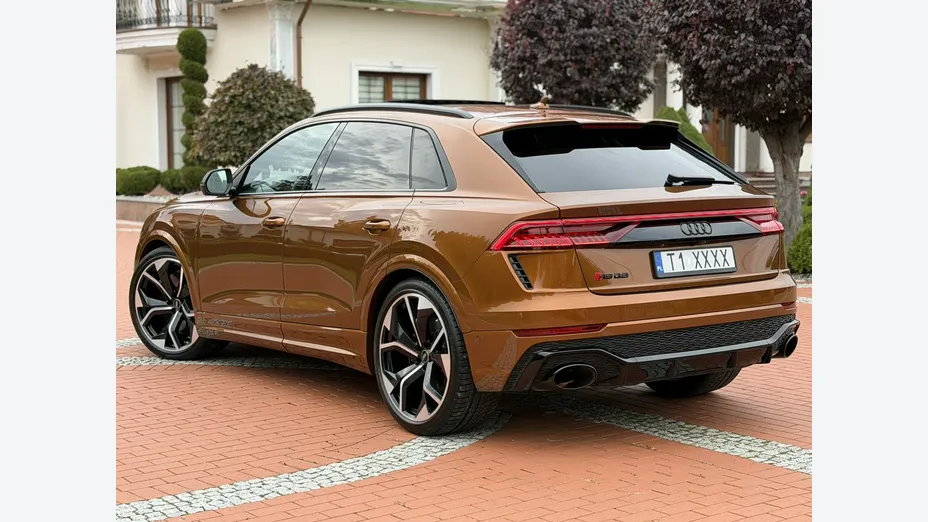 AUDI RS Q8 -