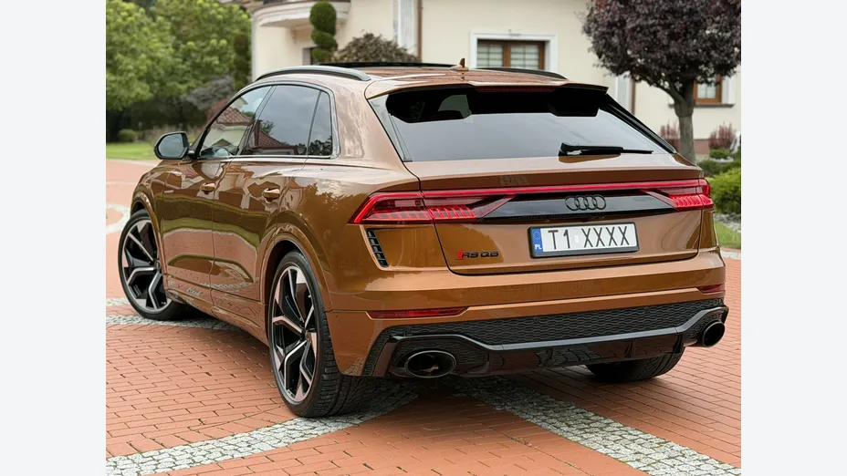AUDI RS Q8 -