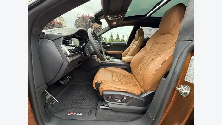 AUDI RS Q8 -
