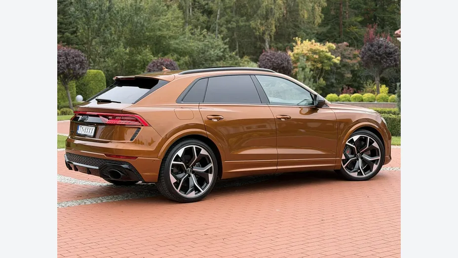 AUDI RS Q8 -