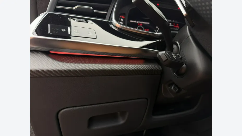 AUDI RS Q8 -