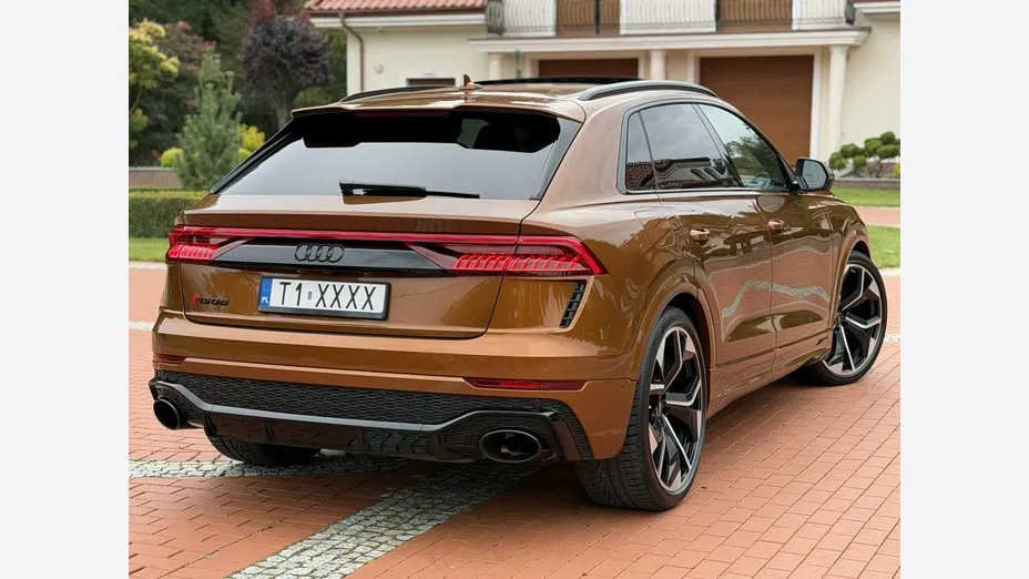 AUDI RS Q8 -