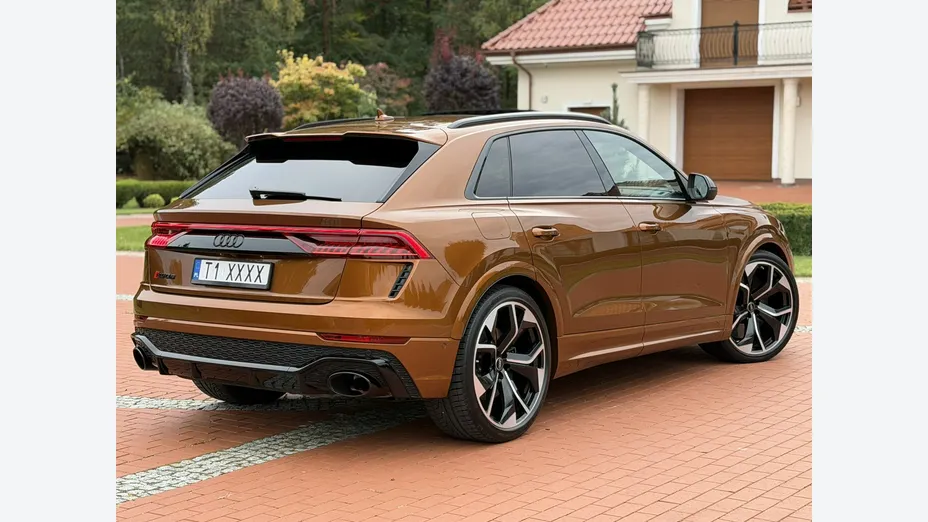 AUDI RS Q8 -