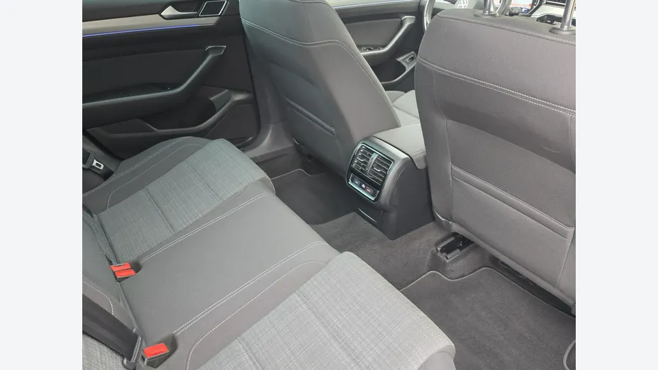 VOLKSWAGEN Passat -